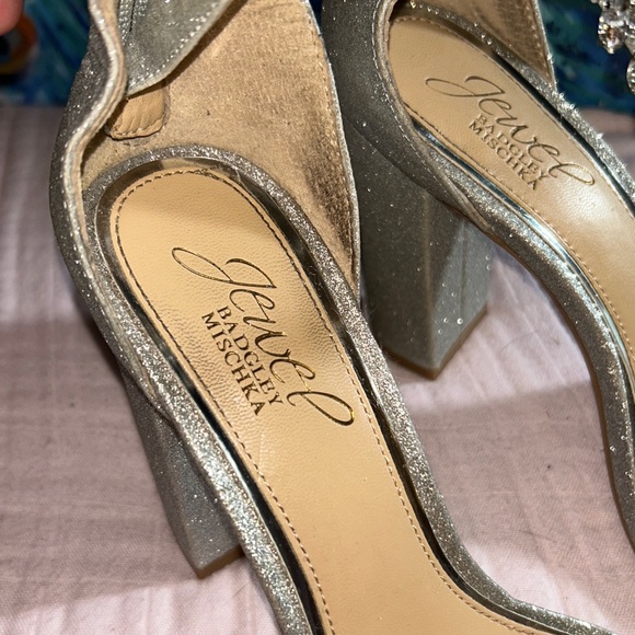 Badgley Mischka Jewel Size 6.5 Silver Jeweled Chunk Heels - Picture 2 of 13